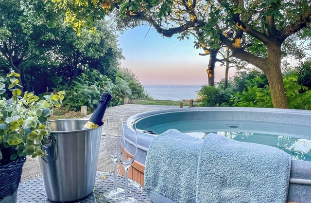 2 bedroom accommodation in Corton, near Lowestoft