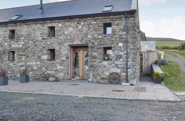 2 bedroom accommodation in Rhen Cullen, near Kirk Michael