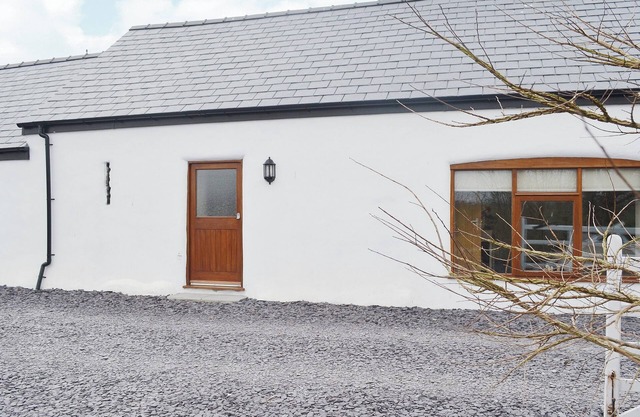 2 bedroom accommodation in Llanfachraeth, near Holyhead