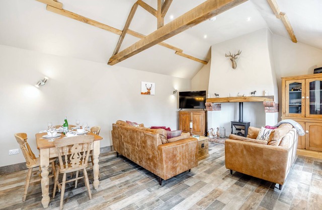 2 bedroom accommodation in Sloothby