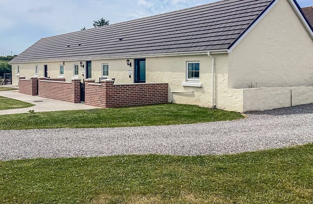 2 bedroom accommodation in Red Roses, near Pendine