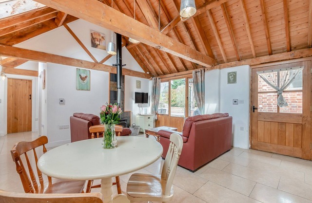 2 bedroom accommodation in Arlingham, near Frampton-on-Severn