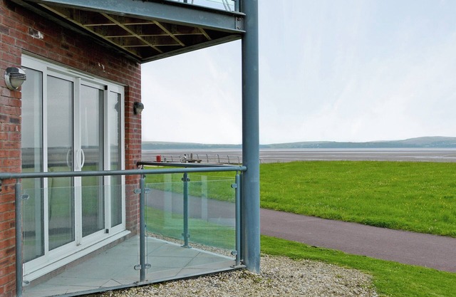 2 bedroom accommodation in Llanelli