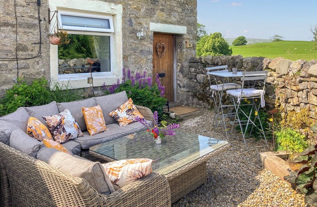 2 bedroom accommodation in Airton