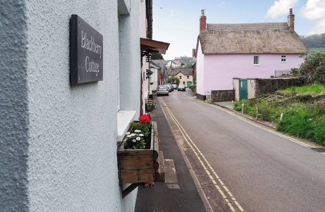 2 bedroom accommodation in Kenton, near Exeter