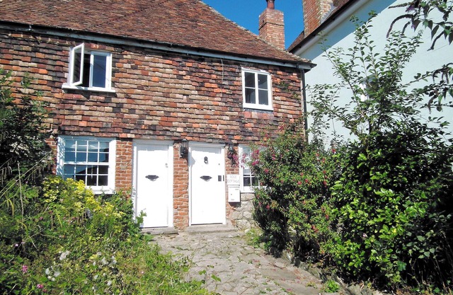 2 bedroom accommodation in Hythe