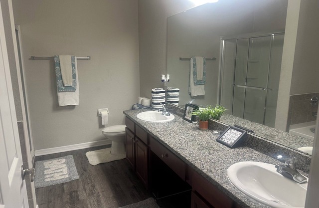 2-bedroom apartment in pleasant Tampa with WiFi, AC