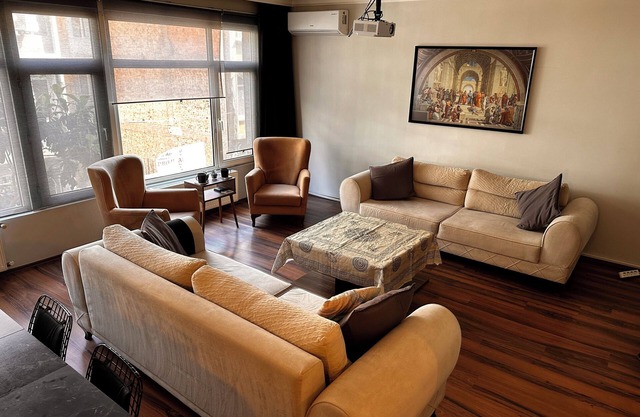 2-bedroom apartment in enchanting Istanbul with WiFi, AC
