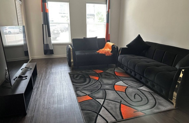 2-bedroom apartment in tranquil Madison with WiFi, fitness room, AC