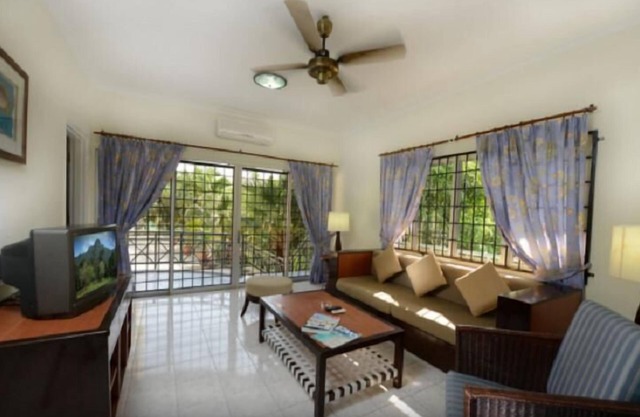 2 Bedroom Apartment with Pool View