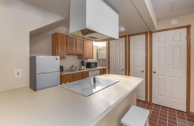 2 Bedroom Apt with Free Parking in Downtown DSM