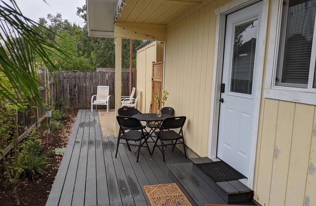 2 bedroom aptmnt near Bethel/I5