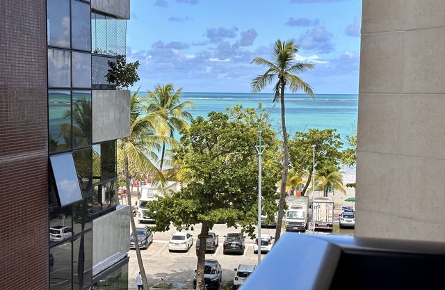 2-bedroom beachfront apartment in Pajuçara