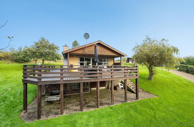 2 bedroom beautiful home in Roslev