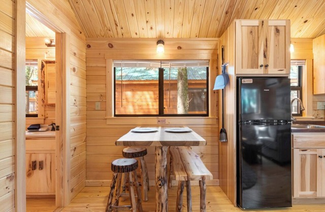 2 Bedroom Cabin - Happy Travelers RV Resort