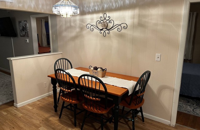 2 Bedroom Close to Hospitals and Medical facilities. Quiet and Pet Friendly