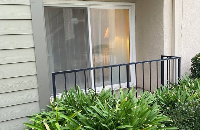 2-bedroom condo in Santa Clarita with WiFi, AC.