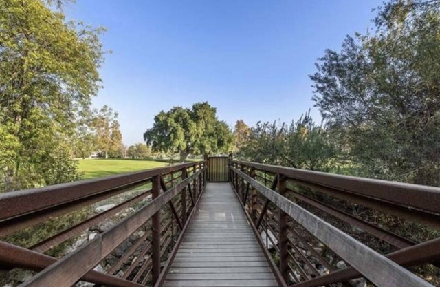 2-bedroom Condo in Heart of Downtown Calabasas