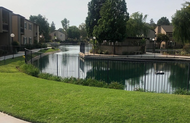 2 bedroom Condo near 5 fwy. Valencia, Magic Mountain and College of the Canyons.