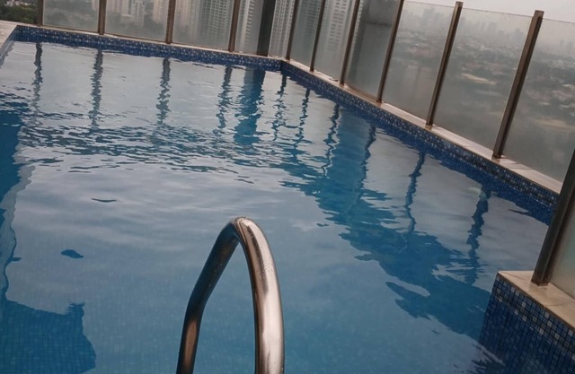 2 Bedroom Condominium with FREE Unlimited Internet & NETFLIX for 4-5 Person
