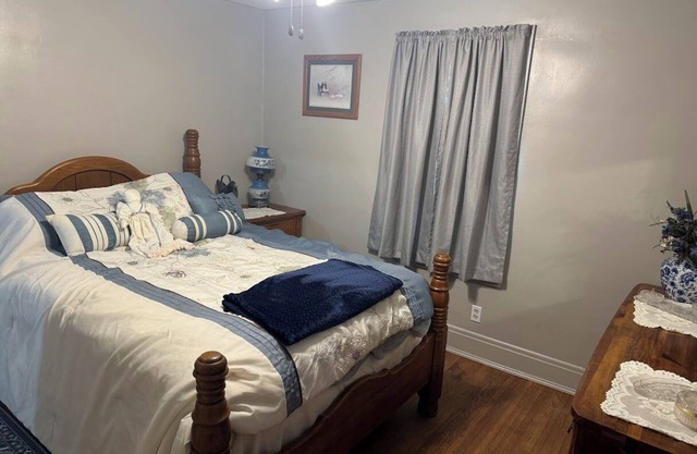 2-bedroom corporate apartment in delightful Ottumwa with AC, WiFi