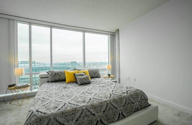 2 Bedroom Fully Furnished Apartment in Baltimore Downtown