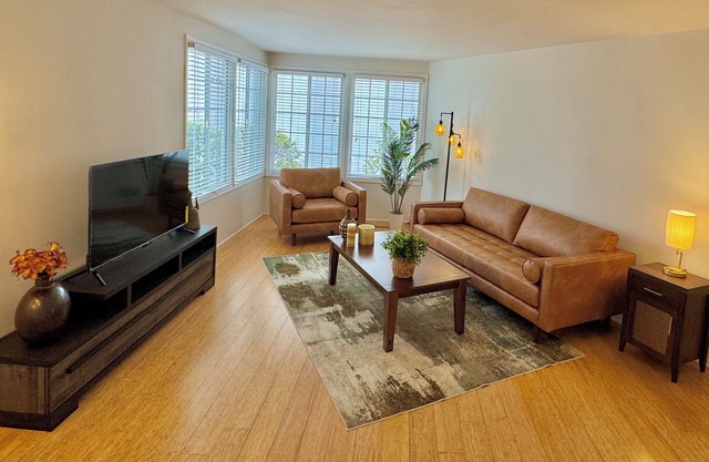 2-bedroom furnished in west Los Angeles with all utilities , cable and WiFi.
