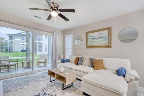 2 Bedroom Golf Course Oasis At River Oaks