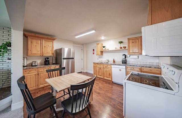 2 Bedroom Guest Suite with Free Continental Breakfast