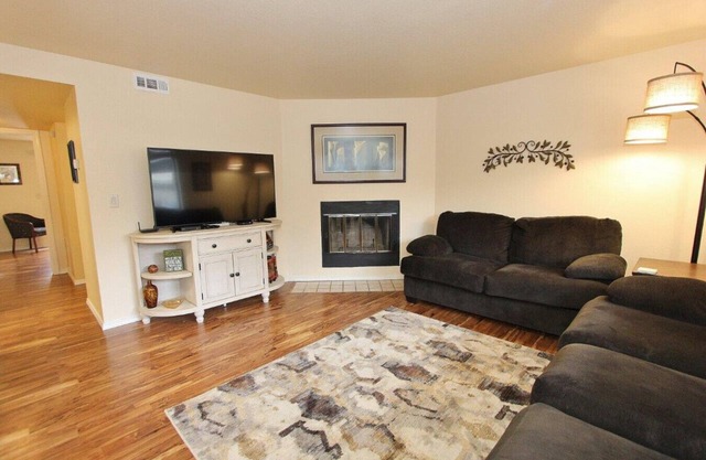 2 bedroom Hidden Gem