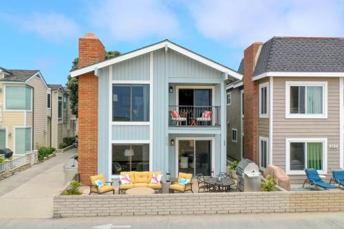 2 Bedroom Home on the Beach with Ocean View