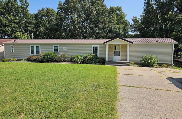 2-bedroom house in Grand Rivers with 2 Boat Ramps and Patti's Nearby - KY Lake