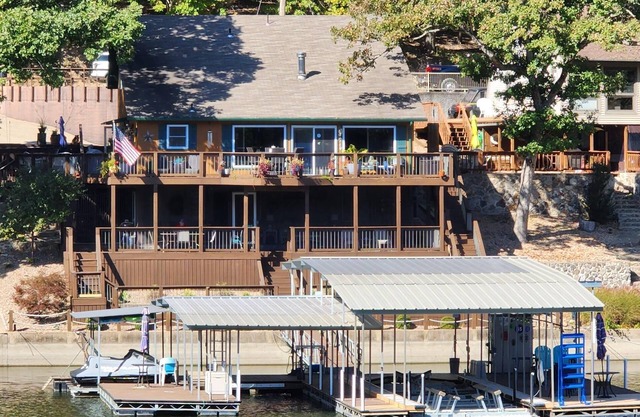 2 Bedroom Lakefront In Frankie & Louies Cove!