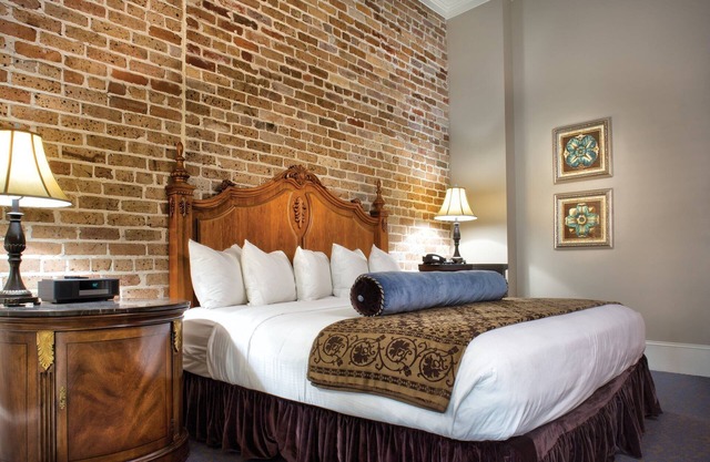 2 Bedroom Lock-off Suite in Downtown New Orleans for Super Bowl 2025