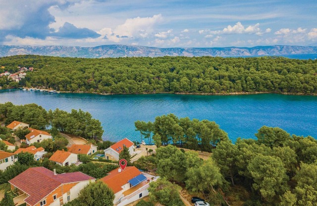 2 bedroom lovely home in Vrboska