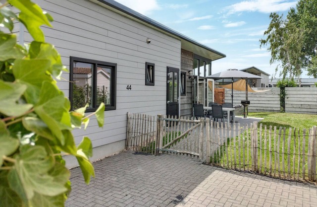 2 bedroom lovely home in Sint-Annaland
