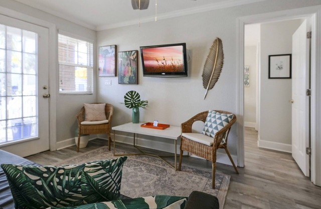 2 Bedroom Pet-Friendly Stay, Pool & Beach Access