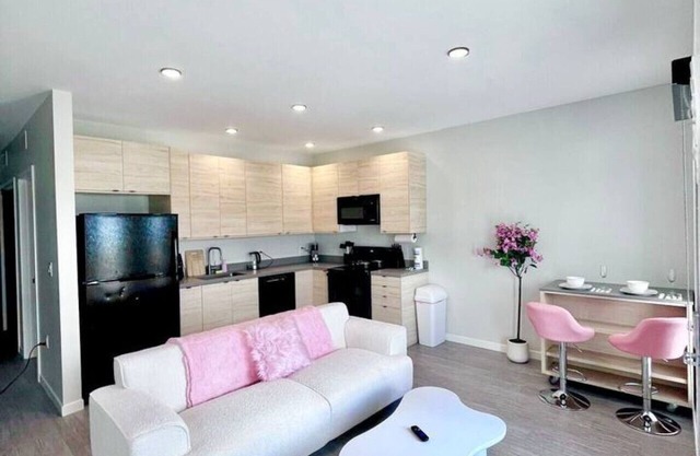 2 Bedroom Pink-themed Apartment in Des Moines