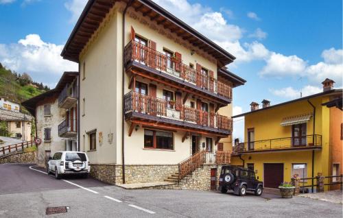 2 Bedroom Stunning Apartment In Pezzoro