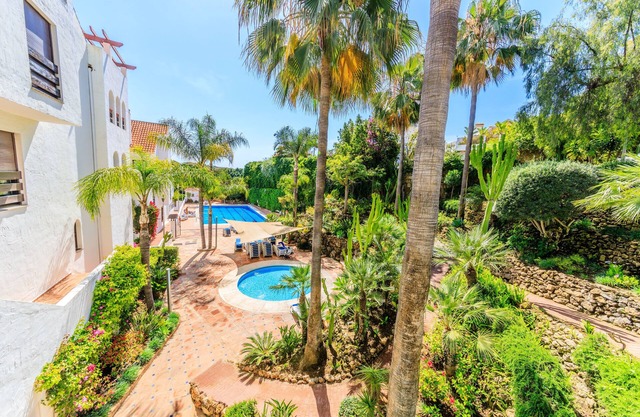 2 bedrooms, 2 bathrooms in gated community with pool, Marbella, Puerto Banus
