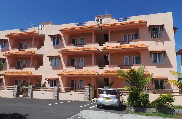 2 BEDS FULLY FURNISHED APARTMENTS AT 2 MINUTES WALK TO THE BEACH IN THE NORTH.