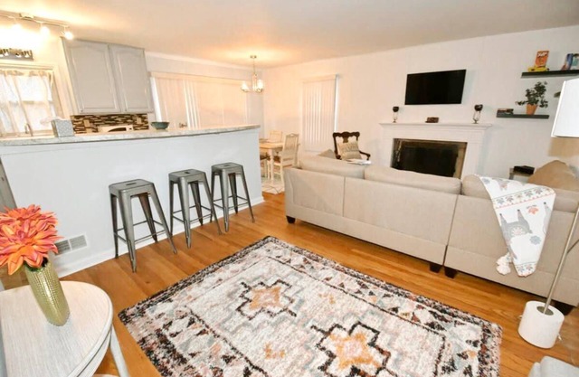 2 blocks to ND! 4 bedroom 2 bath home(1217)