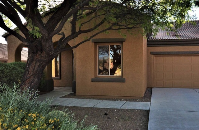 2 BR 2 Bath in Canoa Ranch an age restricted, gated, golf course community.