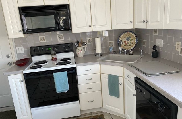 2 BR CONDO 2 MIN. WALK TO OCEAN/BEACH