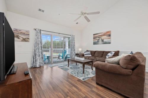 2 BR Condo, in sought after Myrtlewood! retreat Sleeps 4!