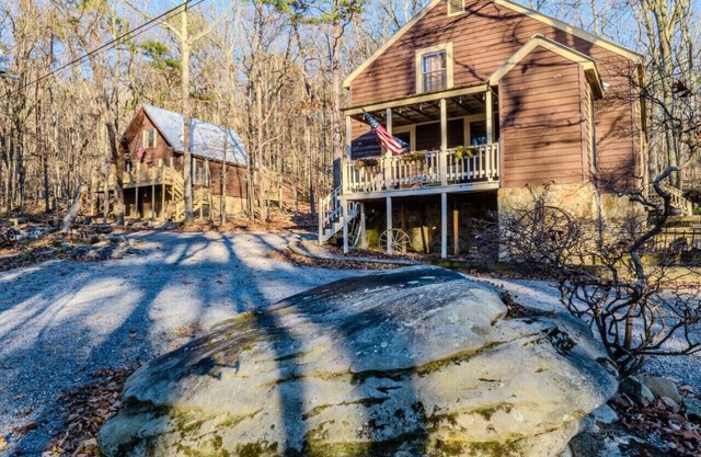 2 Cabins on 3 Acres - Pet Friendly, Horse Shoes