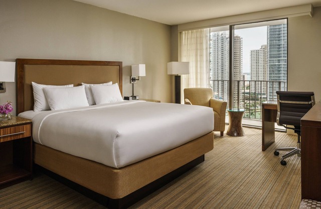 2 Connecting Suites at a 4⭐️ Hotel