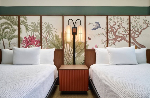 2 Convenient Rooms, Scenic Gardens, Outdoor Pool Relaxation, Near Ala Moana