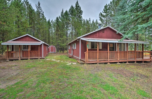 2 Cozy Island Park Cabins with Near the Lake!