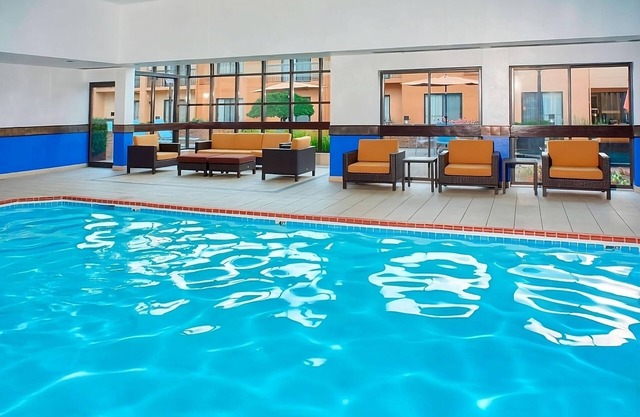 2 Deluxe King Units, Perfect for Families, Indoor Swimming Pool & Pet-friendly!